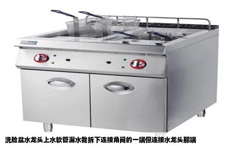 洗脸盆水龙头上水软管漏水我拆下连接角阀的一端但连接水龙头那端