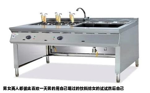 男女两人都彼此喜欢一天男的用自己喝过的饮料给女的试试然后自己