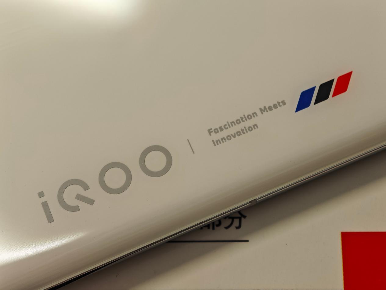 iQOO12Pro评测：从电竞跨向全能的iQOO野心之作_手机评测